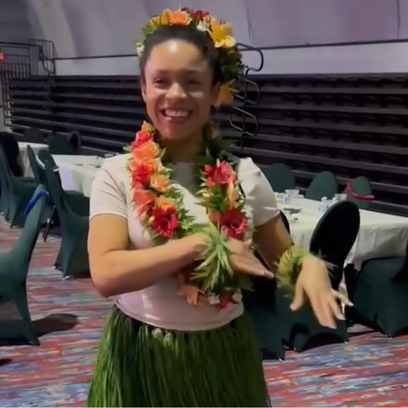 handmade faux floral lei w/ matching head lei - Picture 7 of 8